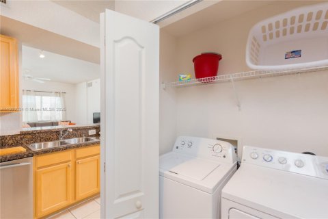 Condominio en alquiler en South Miami, Florida, 2 dormitorios, 93.83 m2 № 1954348 - foto 6