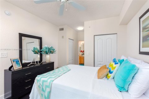 Condominio en alquiler en South Miami, Florida, 2 dormitorios, 93.83 m2 № 1954348 - foto 9