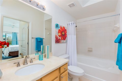 Condominio en alquiler en South Miami, Florida, 2 dormitorios, 93.83 m2 № 1954348 - foto 12