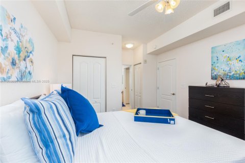 Condominio en alquiler en South Miami, Florida, 2 dormitorios, 93.83 m2 № 1954348 - foto 10