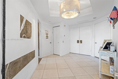 Снять в аренду кондоминиум в Авентура, Флорида 3 спальни, 220.18м2, № 1992417 - фото 6