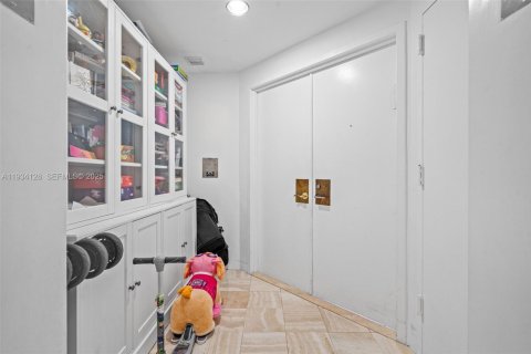 Снять в аренду кондоминиум в Авентура, Флорида 3 спальни, 220.18м2, № 1992417 - фото 3