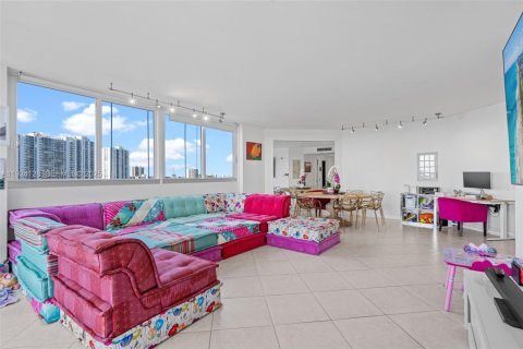 Снять в аренду кондоминиум в Авентура, Флорида 3 спальни, 220.18м2, № 1992417 - фото 15