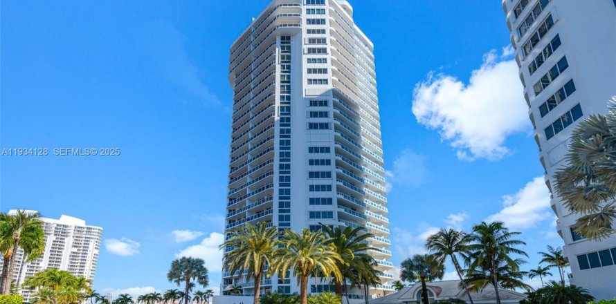 Кондоминиум с 3 спальнями в Авентура, Флорида № 1992417