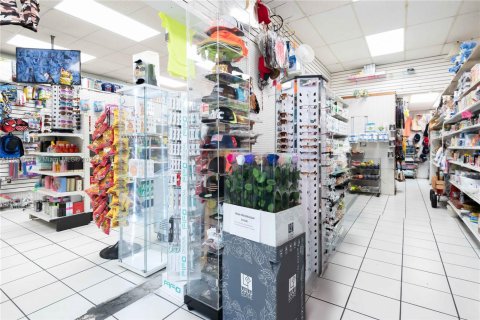 Commercial property in Hialeah, Florida № 1978758 - photo 8