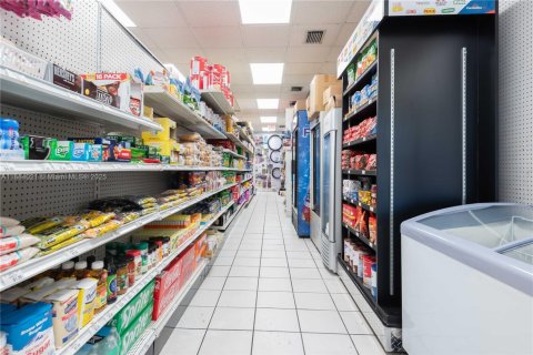 Commercial property in Hialeah, Florida № 1978758 - photo 9