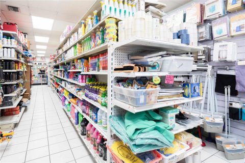 Commercial property in Hialeah, Florida № 1978758 - photo 13