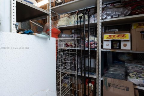 Commercial property in Hialeah, Florida № 1978758 - photo 22