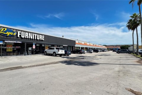 Commercial property in Hialeah, Florida № 1978758 - photo 25