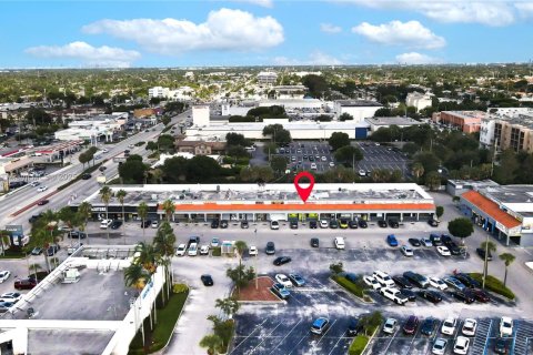 Commercial property in Hialeah, Florida № 1978758