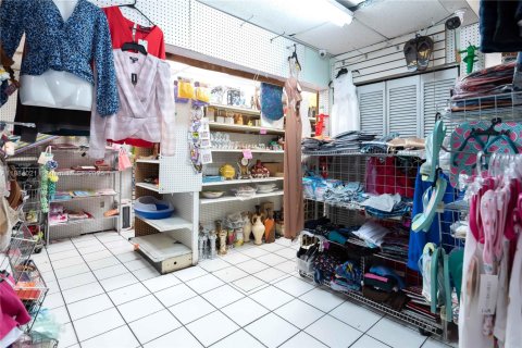 Commercial property in Hialeah, Florida № 1978758 - photo 16