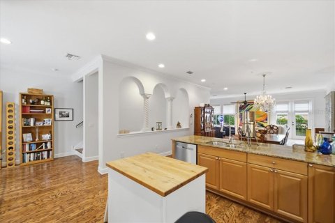Adosado en venta en Tampa, Florida, 3 dormitorios, 261.06 m2 № 2310316 - foto 5