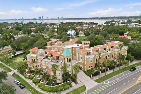 Adosado en Tampa, Florida 3 dormitorios, 261.06 m2 № 2310316