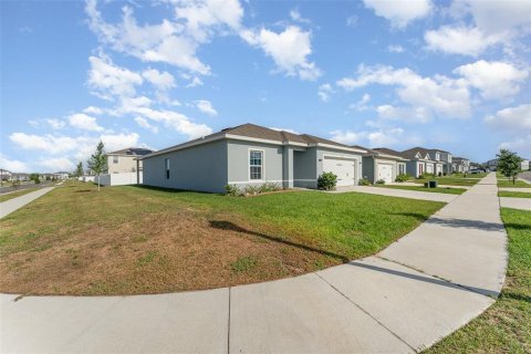 House in Haines City, Florida 4 bedrooms, 158.21 sq.m. № 1624763 - photo 2