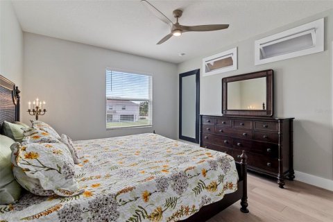 Townhouse in Sarasota, Florida 3 bedrooms, 168.99 sq.m. № 2397104 - photo 18