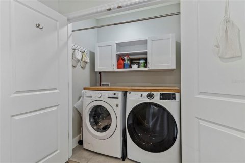 Townhouse in Sarasota, Florida 3 bedrooms, 168.99 sq.m. № 2397104 - photo 27