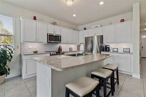 Townhouse in Sarasota, Florida 3 bedrooms, 168.99 sq.m. № 2397104 - photo 4