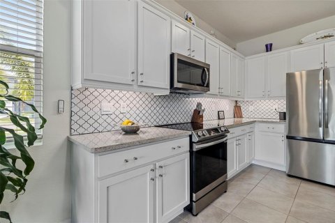 Townhouse in Sarasota, Florida 3 bedrooms, 168.99 sq.m. № 2397104 - photo 5