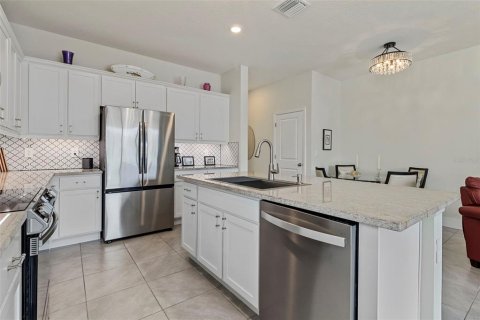 Townhouse in Sarasota, Florida 3 bedrooms, 168.99 sq.m. № 2397104 - photo 6