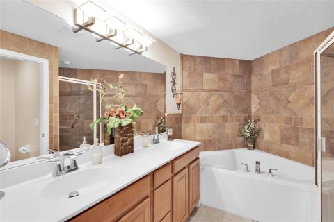 Condo in Sarasota, Florida, 2 bedrooms № 2122783 - photo 24