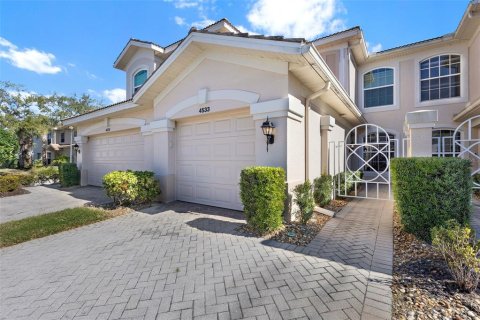 Condo in Sarasota, Florida, 2 bedrooms № 2122783 - photo 2