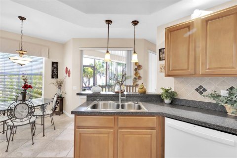 Condo in Sarasota, Florida, 2 bedrooms № 2122783 - photo 12