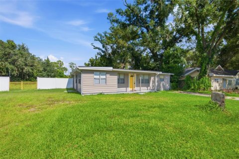 House in Lakeland, Florida 5 bedrooms, 154.96 sq.m. № 2324340