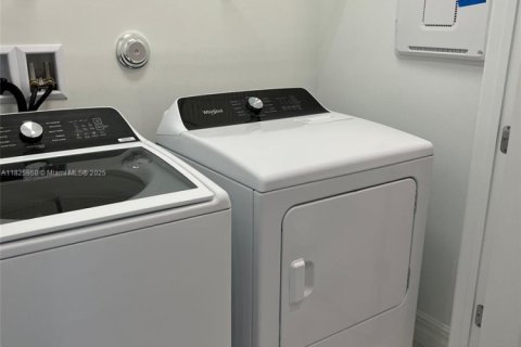 Купить таунхаус в Уэст-Палм-Бич, Флорида 3 спальни, 152.73м2, № 1977833 - фото 11