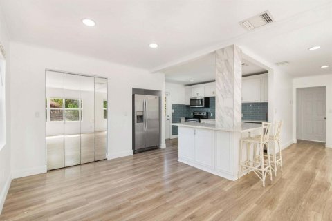 Villa ou maison à louer à West Palm Beach, Floride: 2 chambres, 93.65 m2 № 2174102 - photo 5