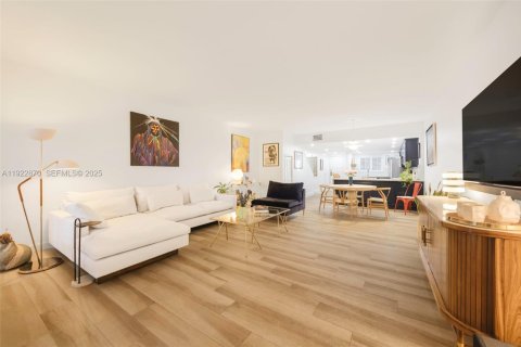 Touwnhouse à louer à Coral Gables, Floride: 2 chambres, 140.75 m2 № 1977486 - photo 6