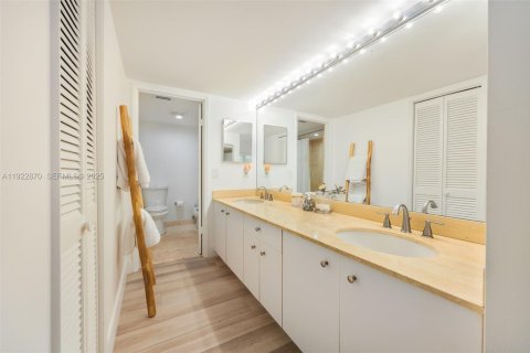 Touwnhouse à louer à Coral Gables, Floride: 2 chambres, 140.75 m2 № 1977486 - photo 15