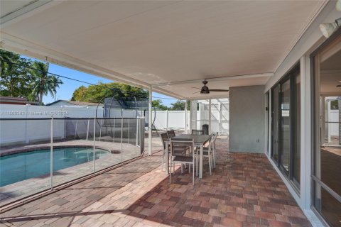 House in North Miami Beach, Florida 4 bedrooms, 224.08 sq.m. № 1889014 - photo 29