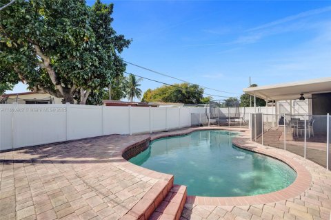 House in North Miami Beach, Florida 4 bedrooms, 224.08 sq.m. № 1889014 - photo 4