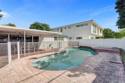 House in North Miami Beach, Florida 4 bedrooms, 224.08 sq.m. № 1889014 - photo 28