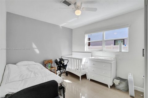 House in North Miami Beach, Florida 4 bedrooms, 224.08 sq.m. № 1889014 - photo 11