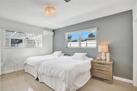 House in North Miami Beach, Florida 4 bedrooms, 224.08 sq.m. № 1889014 - photo 18