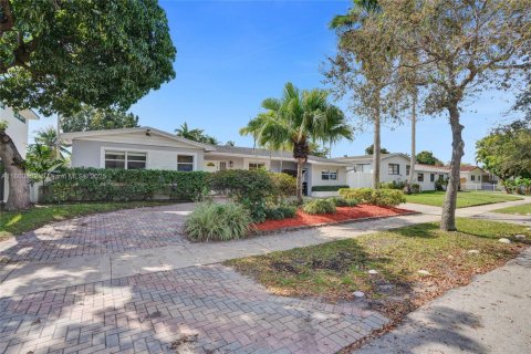 House in North Miami Beach, Florida 4 bedrooms, 224.08 sq.m. № 1889014 - photo 3