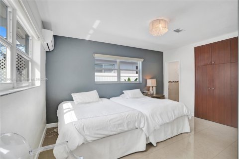 House in North Miami Beach, Florida 4 bedrooms, 224.08 sq.m. № 1889014 - photo 19
