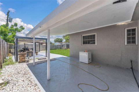 Купить виллу или дом в Холливуд, Флорида 7 комнат, 120.87м2, № 1796404 - фото 18