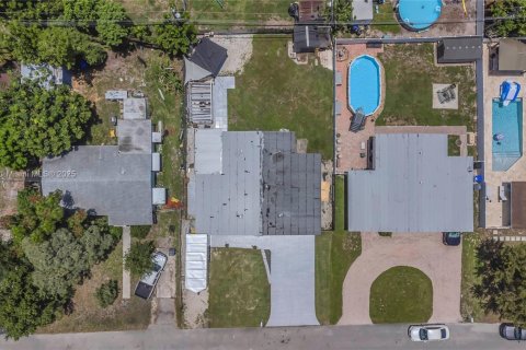 Купить виллу или дом в Холливуд, Флорида 7 комнат, 120.87м2, № 1796404 - фото 25