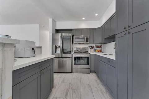 Купить виллу или дом в Холливуд, Флорида 7 комнат, 120.87м2, № 1796404 - фото 11