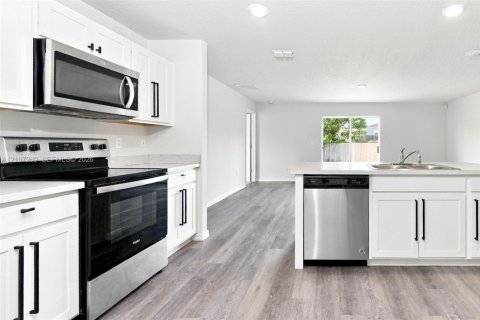 Casa en venta en Port St. Lucie, Florida, 4 dormitorios, 166.85 m2 № 2420753 - foto 6