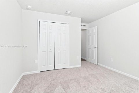 Casa en venta en Port St. Lucie, Florida, 4 dormitorios, 166.85 m2 № 2420753 - foto 12