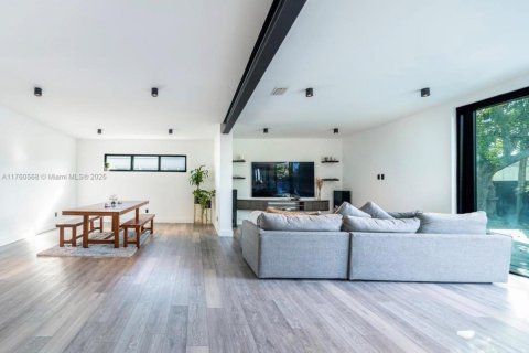 Villa ou maison à vendre à Miami, Floride: 4 chambres, 255.57 m2 № 1978185 - photo 6