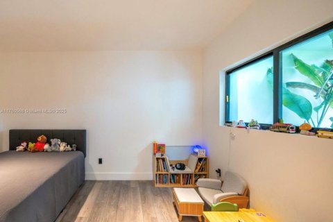 Villa ou maison à vendre à Miami, Floride: 4 chambres, 255.57 m2 № 1978185 - photo 27