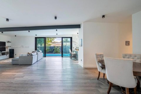 Villa ou maison à vendre à Miami, Floride: 4 chambres, 255.57 m2 № 1978185 - photo 14