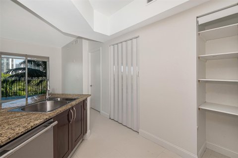 Снять в аренду кондоминиум в Авентура, Флорида 2 спальни, 124.02м2, № 2047613 - фото 11