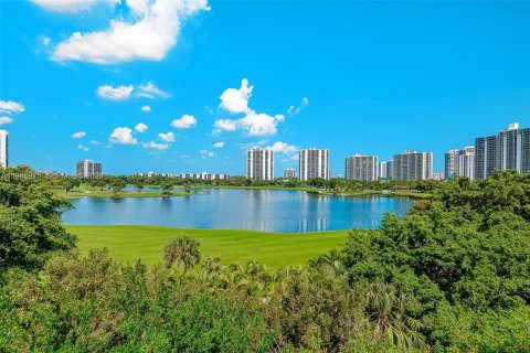 Снять в аренду кондоминиум в Авентура, Флорида 2 спальни, 124.02м2, № 2047613 - фото 27