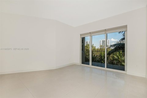 Снять в аренду кондоминиум в Авентура, Флорида 2 спальни, 124.02м2, № 2047613 - фото 2