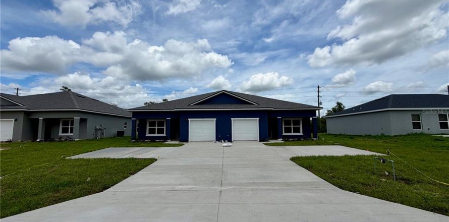 Commercial property in Ocala, Florida 6 bedrooms, 243.96 sq.m. № 2354339